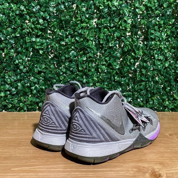 Nike‎ Kyrie 5 BG Graffiti, 6.5Y - Picture 3 of 5